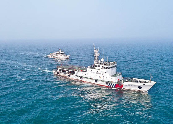 中國海警船頻繁駛近釣魚島。（中新社圖片）