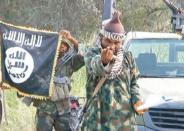謝卡烏（右）被伊斯蘭國西非省擊斃。
