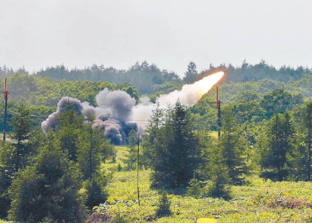 美國陸軍高機動火箭系統在日本展開實彈射擊訓練。