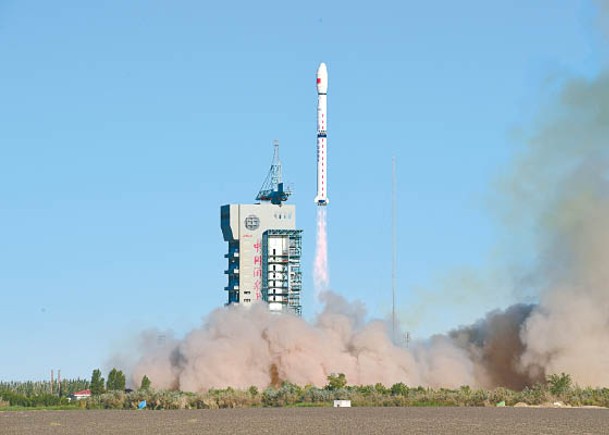 火箭成功將風雲三號E星送入軌道。（中新社圖片）