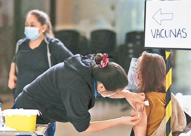智利民眾接種科興疫苗。（Getty Images圖片）