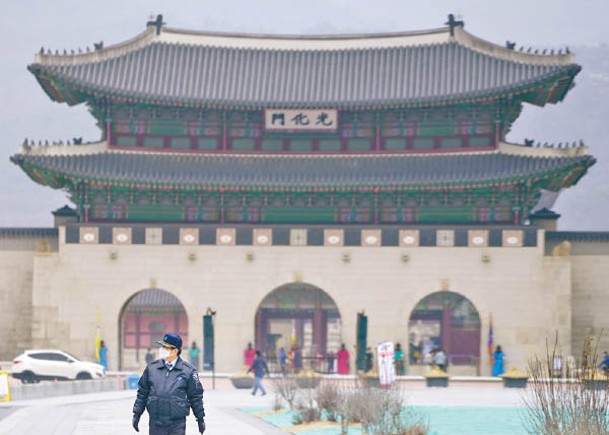 南韓疫情嚴峻，新增確診個案創下本年新高。（Getty Images圖片）