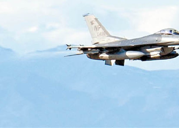 駐韓美軍F16戰機於訓練期間拋下油箱，圖為同型戰機。