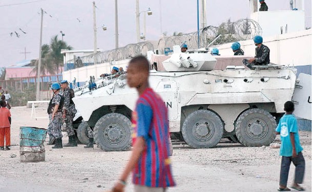 有學者認為，聯合國維和部隊不能解決海地的問題。