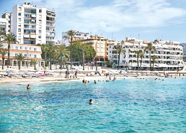 法國呼籲國民避免前往西班牙度假。（Getty Images圖片）