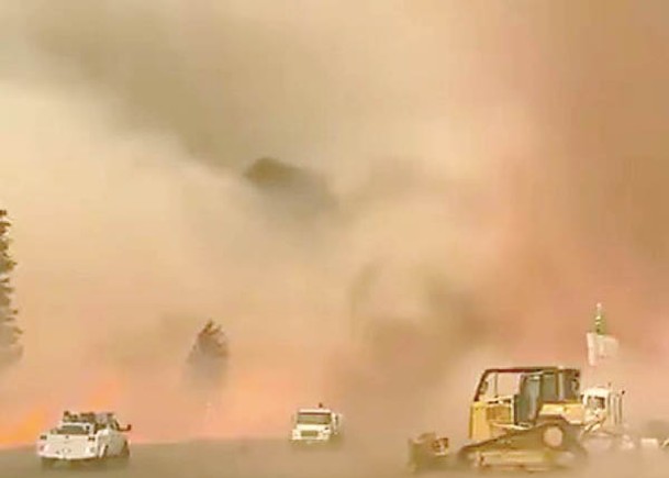 加州受熱浪影響，引致連串山火。