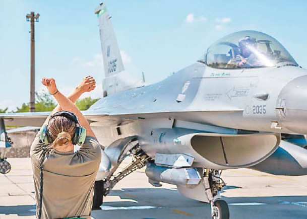 美國駐歐洲空軍F16戰機參與演習。
