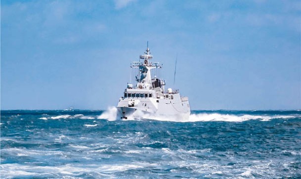 解放軍南部戰區護衞艦在南海展開實戰化訓練。