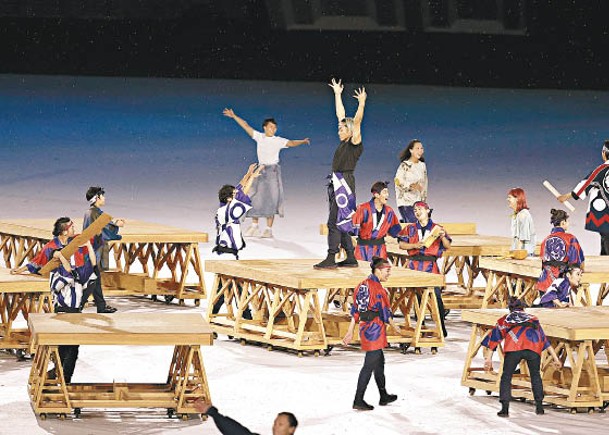 開幕表演充滿日本風情。