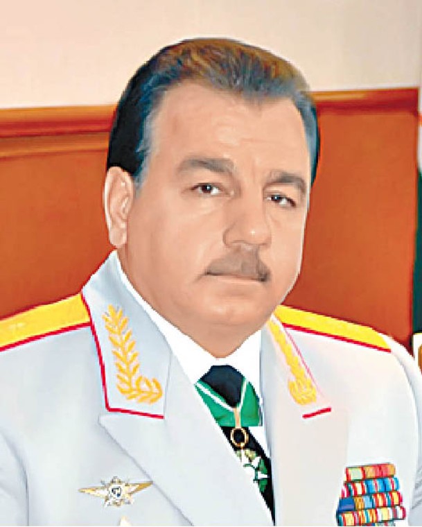 塔吉克斯坦國防部長米爾佐（圖）與俄羅斯國防部長紹伊古通電話。