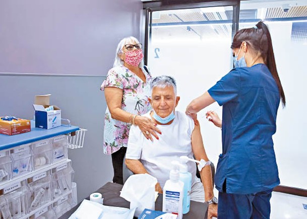 以色列擬為60歲以上長者  接種第3劑輝瑞