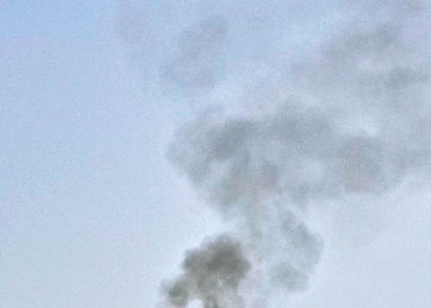 拉什卡爾加上空出現濃煙。