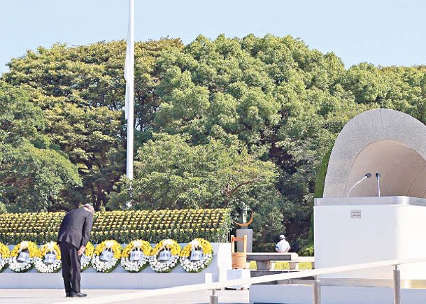 菅義偉到廣島和平紀念公園出席紀念儀式。