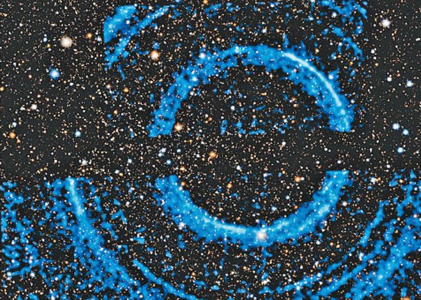 圖像顯示，天鵝座V404聯星系統的黑洞外有同心環形天體。