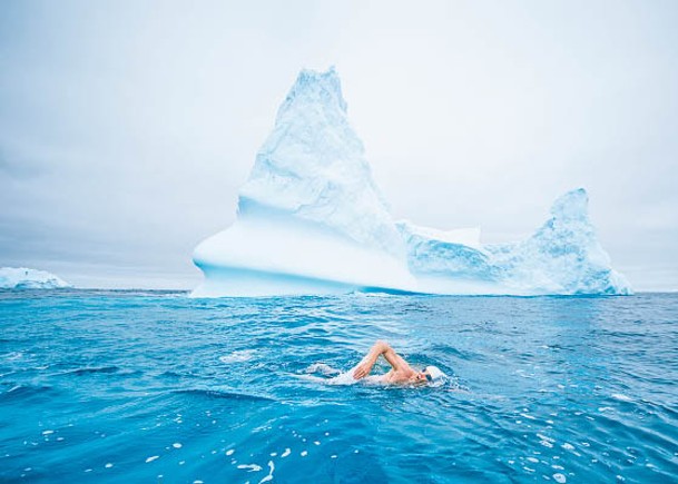 泳手籲關注冰川融化  挑戰橫渡最凍冰灣