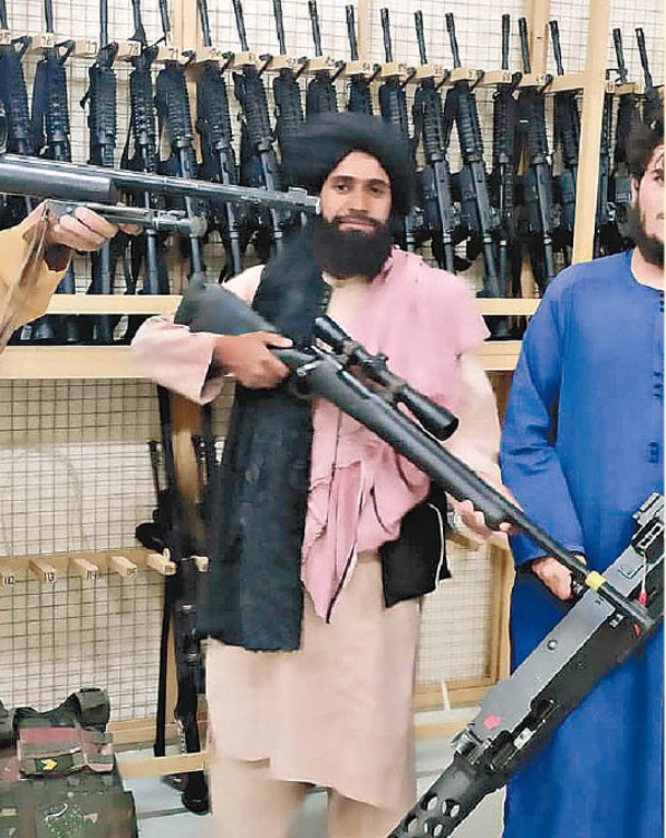 塔利班檢獲美國武器。