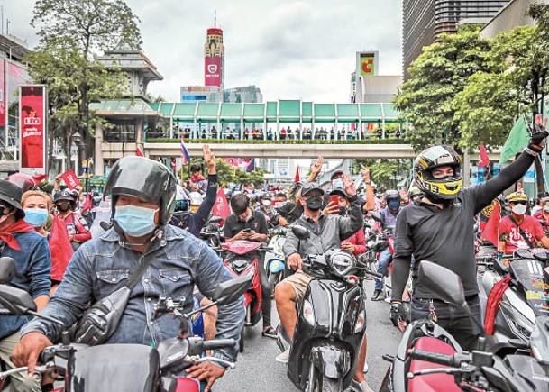 曼谷車隊示威  警催淚彈驅趕