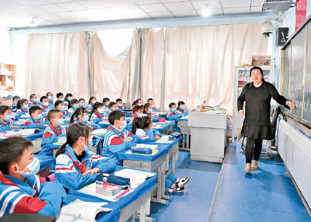 北京市禁止校外培訓機構在休息日及寒暑假展開學科類培訓。