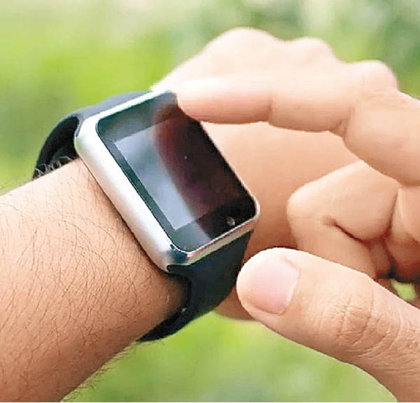 電池可配搭手錶使用。