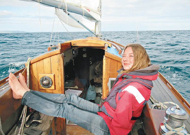 14歲少女  駕船環英創紀錄
