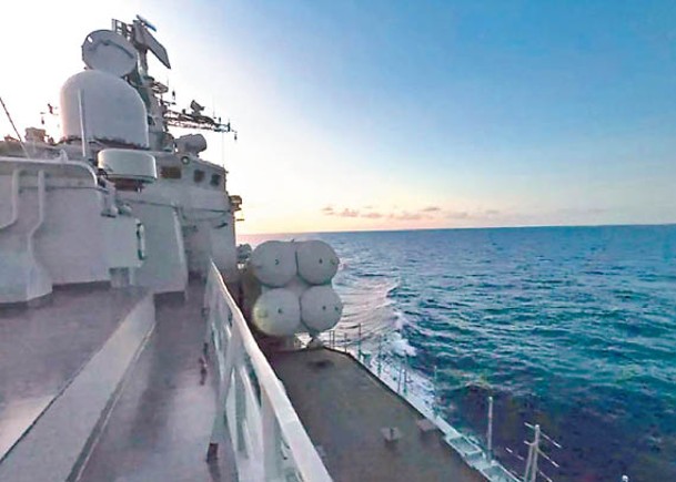 解放軍東部戰區作戰艦艇在東海實施聯合警戒巡邏。