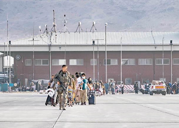 美英多國與塔利班談判  持簽證國民及外國人可離境