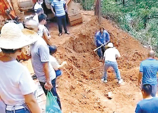 黃男遺體被埋工地地底。