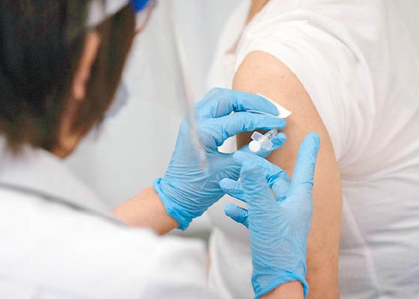 日本再有民眾注射莫德納疫苗後死亡。（Getty Images圖片）