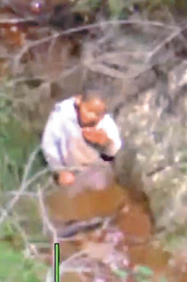 失蹤多日的AJ被發現在河邊飲水。
