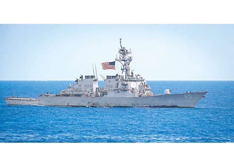 美軍神盾艦本福德號駛近美濟礁。