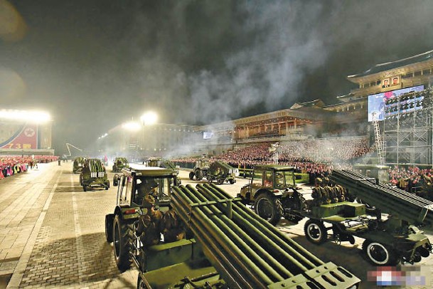 閱兵凌晨在金日成廣場舉行。