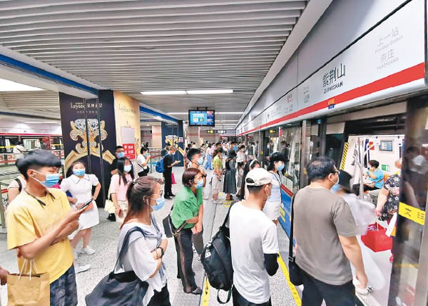 部分鄭州地鐵線恢復載客。（中新社圖片）