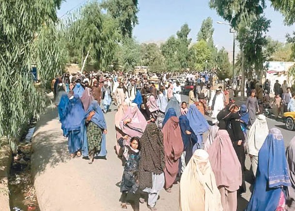 坎大哈數千人上街示威  不滿塔利班迫遷