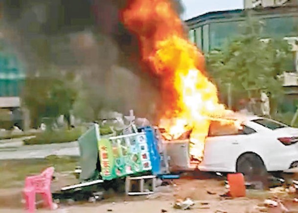 惠州私家車撞路邊攤爆炸  6死13傷