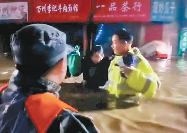 陝西暴雨水深1.5米  清晨疏散5799人
