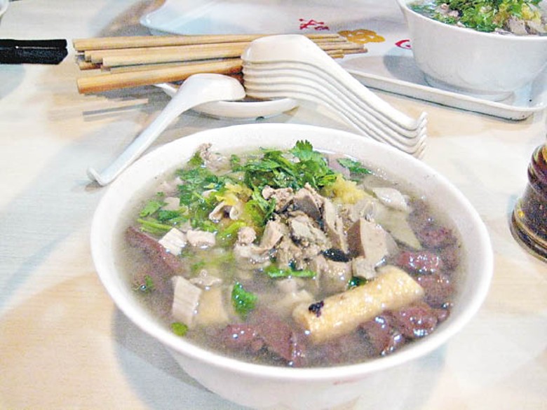 「鴨血粉絲湯」是南京市地道美食。