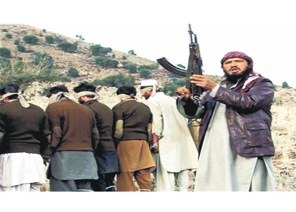 塔利班公開處決巴基斯坦士兵。