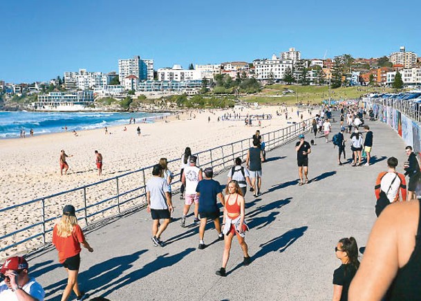 悉尼民眾如常外出。（Getty Images圖片）