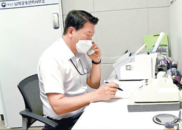 南韓官員透過聯絡熱線致電北韓，但無人接聽。