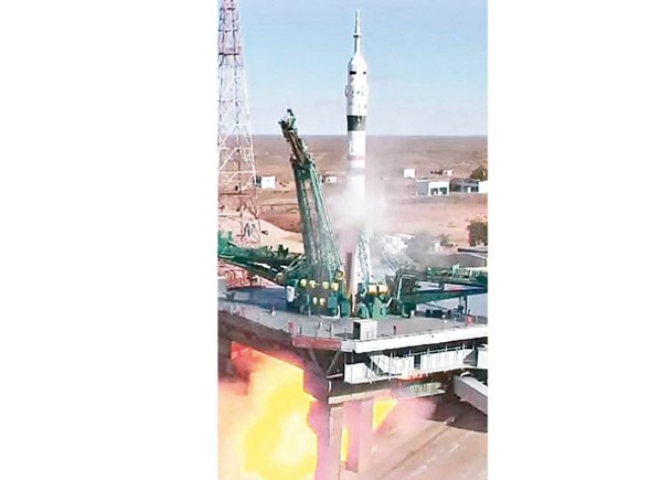 聯盟號太空船在哈薩克斯坦升空。