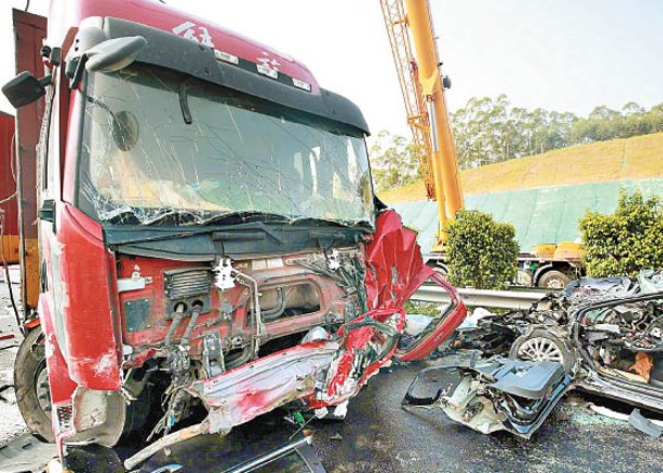 廣西公路貨車衝撞5車5死11傷