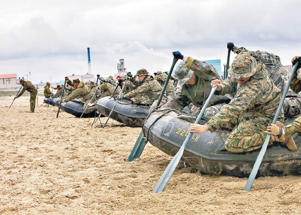 有美媒報道指出，美國海軍陸戰隊秘密駐守台灣協助訓練台軍。