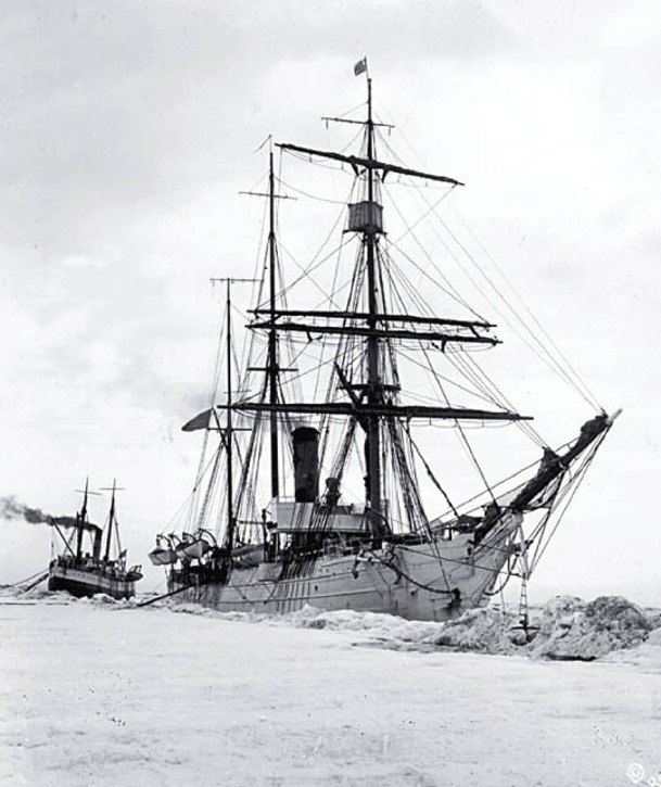 貝爾號（右）曾在阿拉斯加服役多年。