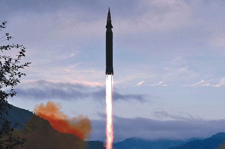 北韓試射火星8型高超音速導彈。