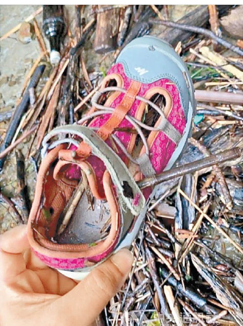 失蹤8歲女的登山鞋。
