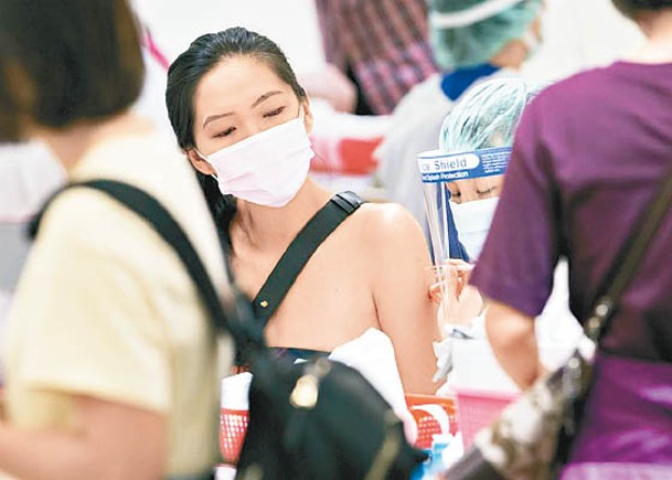 台北7成人已打針  明年或可除口罩