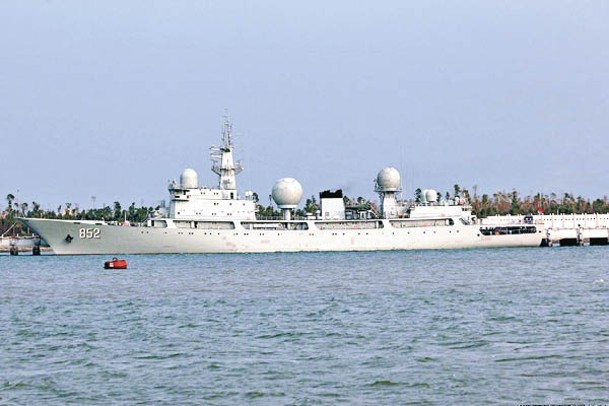 解放軍派出815型電子偵察船跟蹤監視。