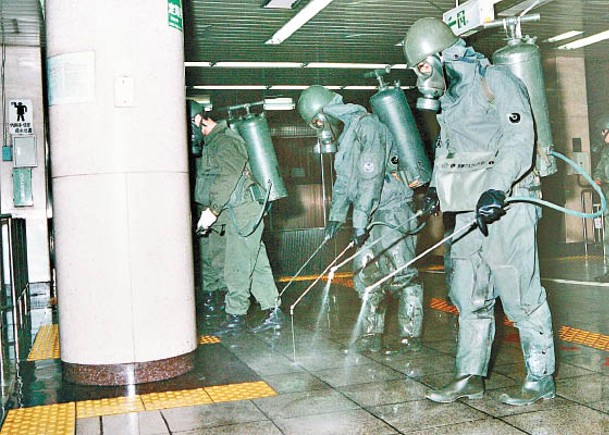 日屢現鐵路狂徒  沙林毒氣案轟動