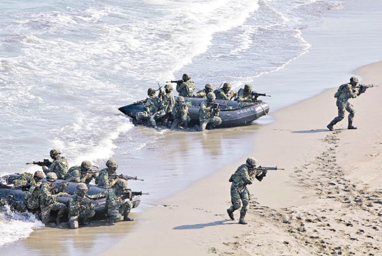 台軍：台灣海軍陸戰隊在高雄展開作戰演習。（Getty Images圖片）