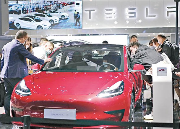 軟件錯誤  Tesla回收逾萬電動車